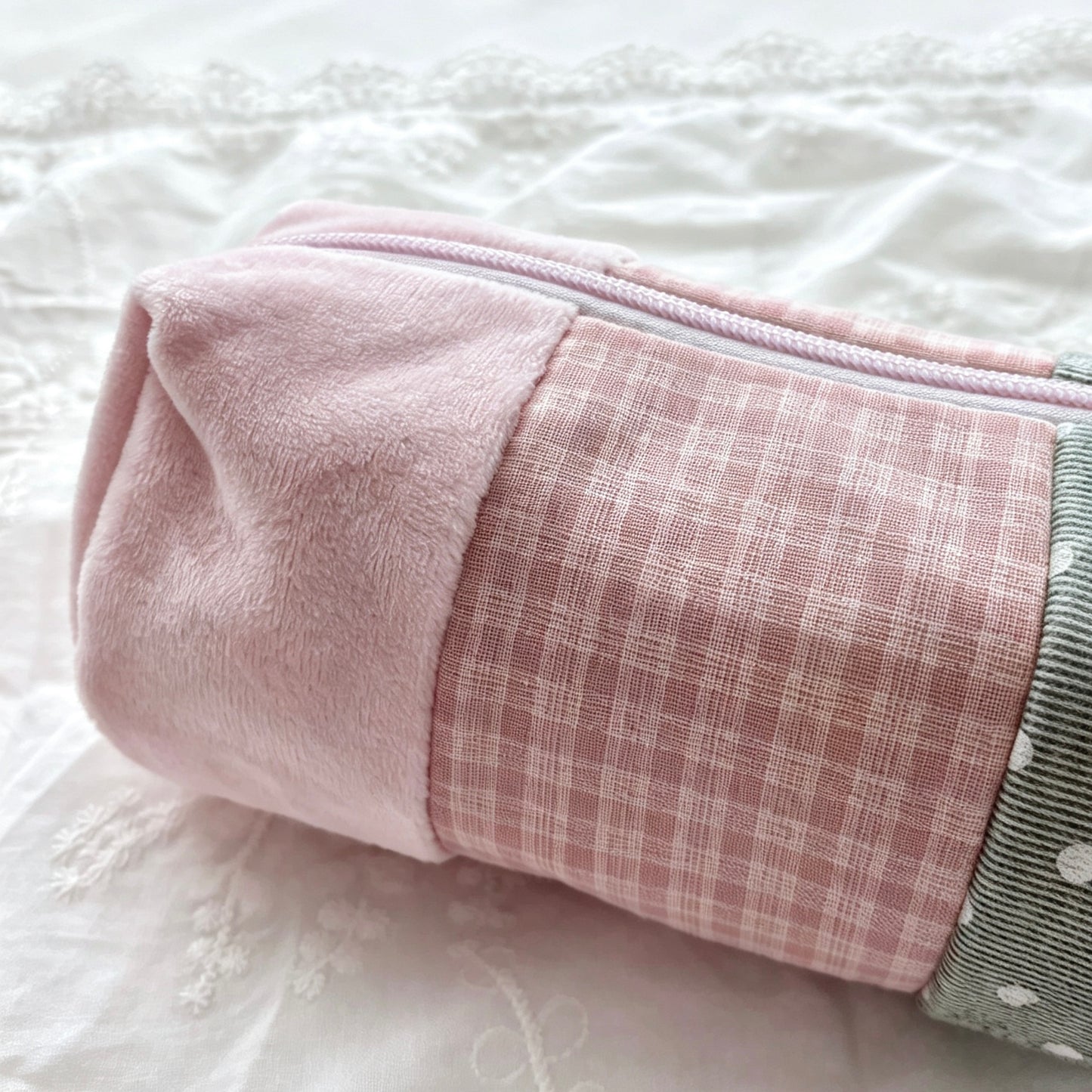 Coquette Patchwork Plush Pencil Pouch — Fuzzy Plaid & Polka-Dot Large-Capacity Stationery Bag for Students
