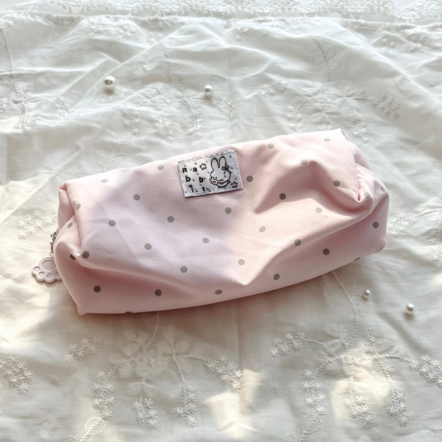 Kawaii Bunny Polka-Dot Pencil Pouch — Large-Capacity Mesh-Pocket Pen Bag with Paw Zipper Pull for Students